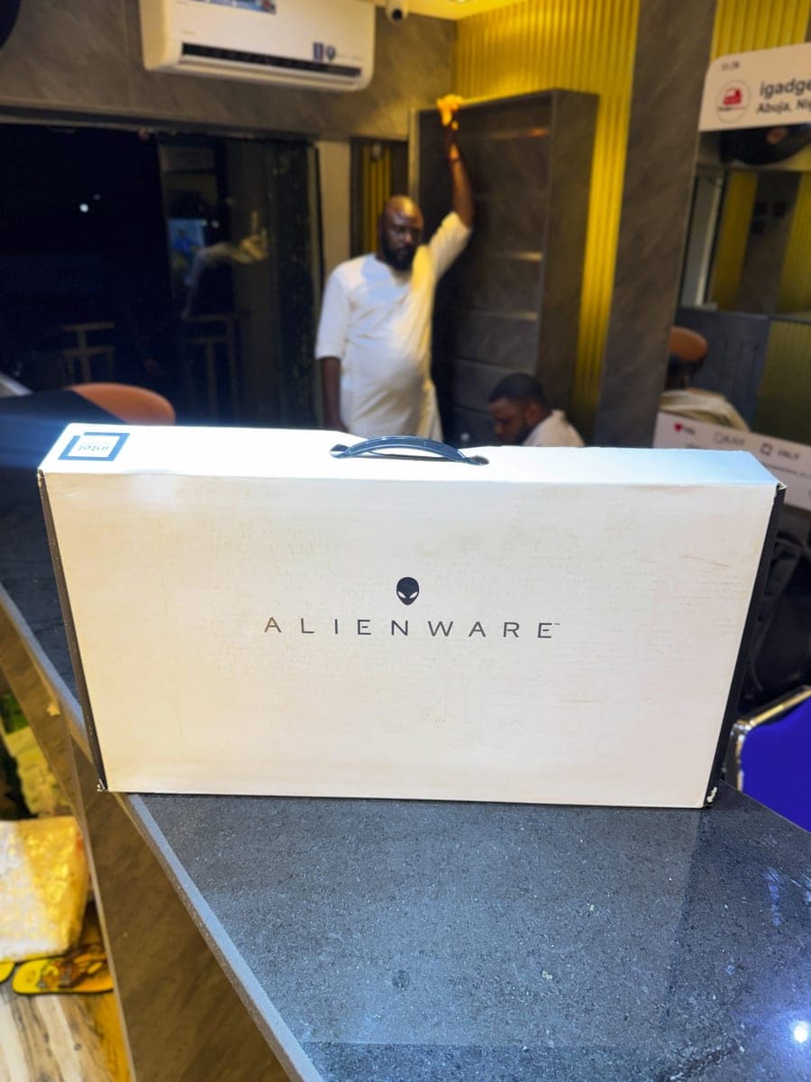 Alienware Gaming Laptop — Core Ultra 9, RTX 4070 — photo 2